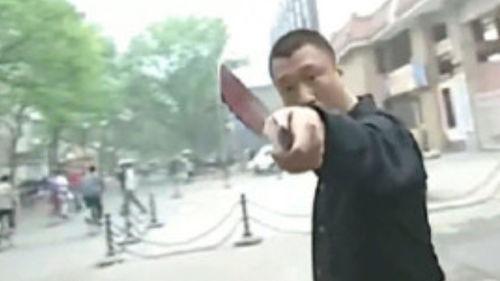 刘华强拿刀吃瓜,刘华强另类吃瓜记