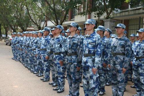 军训跳舞吃瓜,跳舞吃瓜，青春风采尽展  第1张