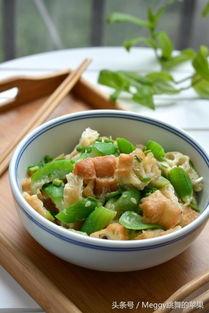 吃瓜吃油条  第1张