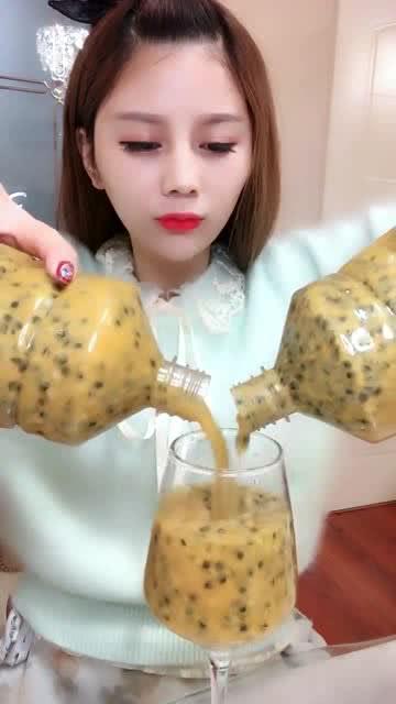 吃货主播吃瓜,美味与趣味并存！